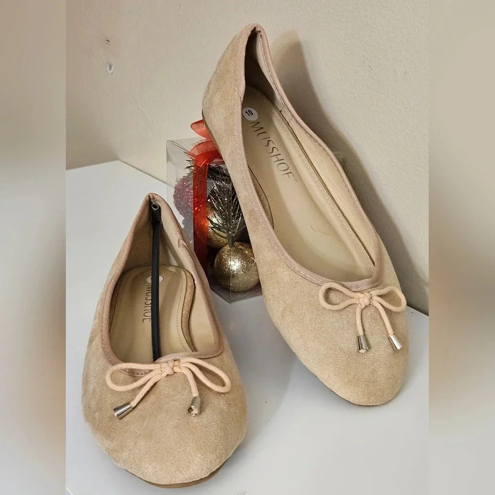 Musshoe bow decor tan flats slip ons - Picture 9 of 9